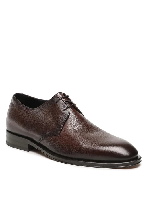 Hugo Boss shoe in Brown color