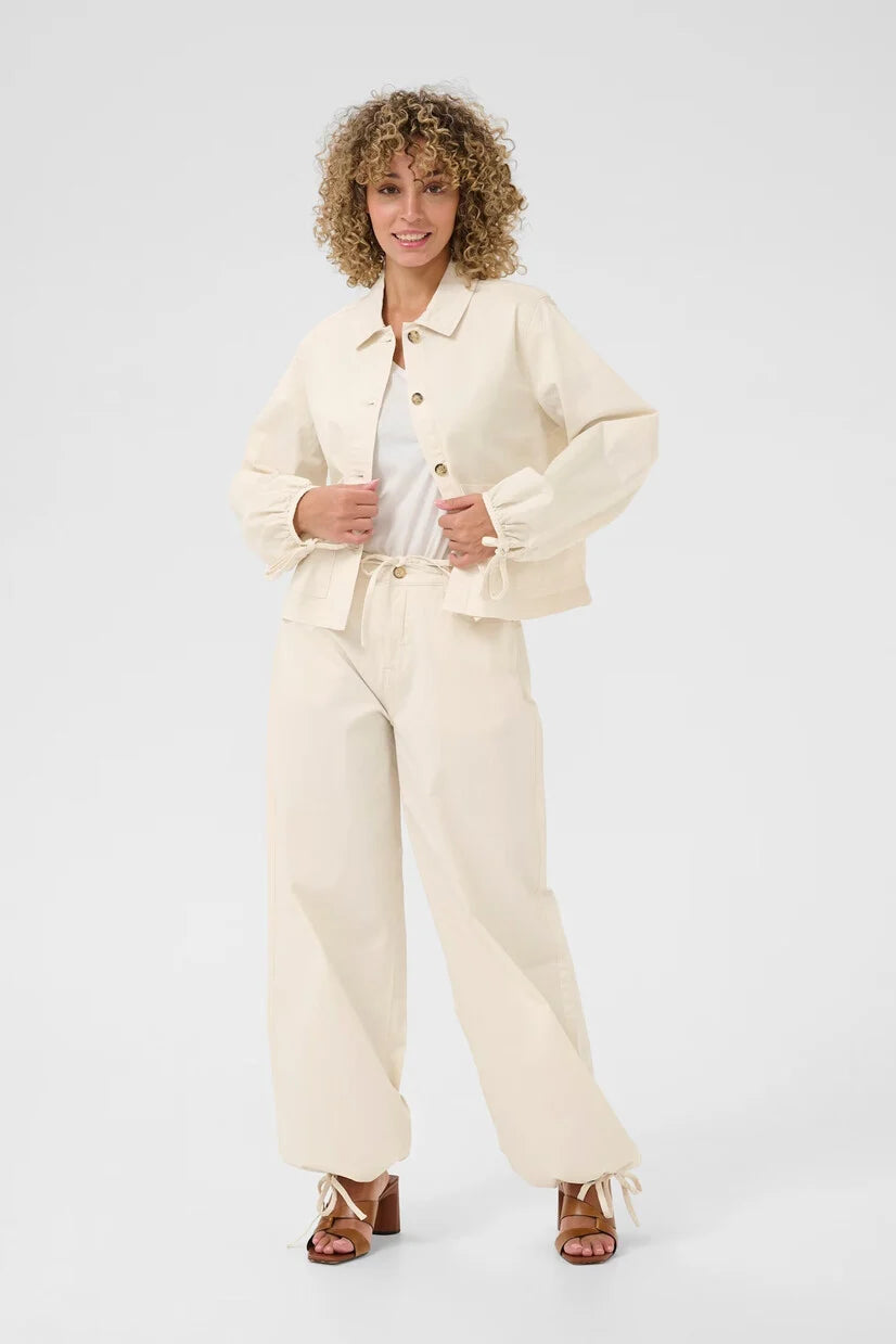 Veste Cream de couleur Beige – Boutique Option - Main Image