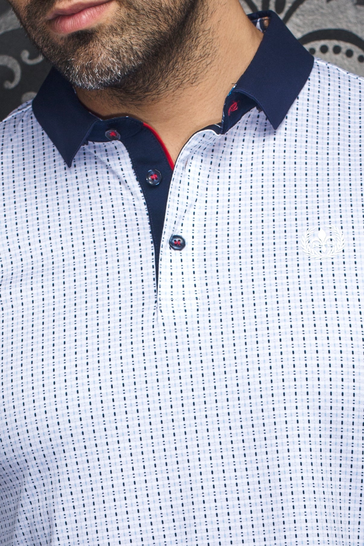 Polo Au Noir de couleur Blanc/Marine