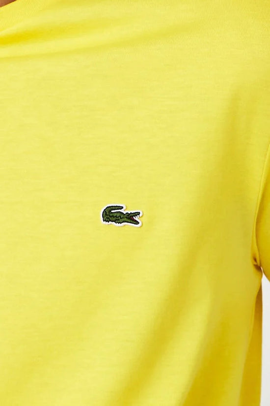 Charger l&amp;#39;image dans la galerie, T-Shirt Lacoste de couleur Jaune
