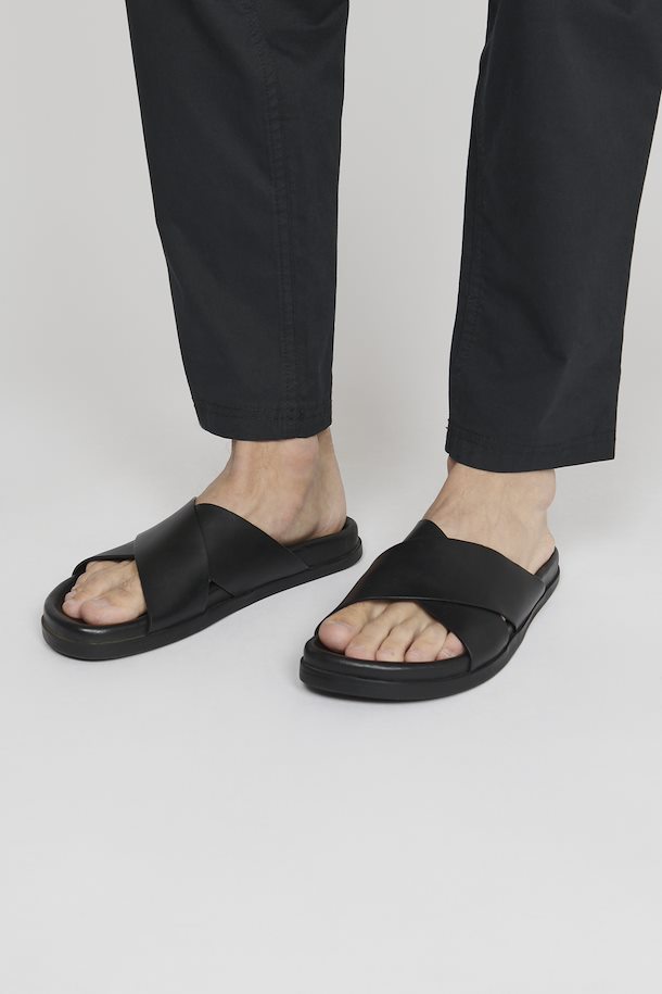 Sandale En Cuir Matinique de couleur Noir