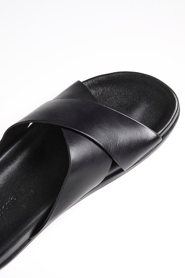 Sandale En Cuir Matinique de couleur Noir