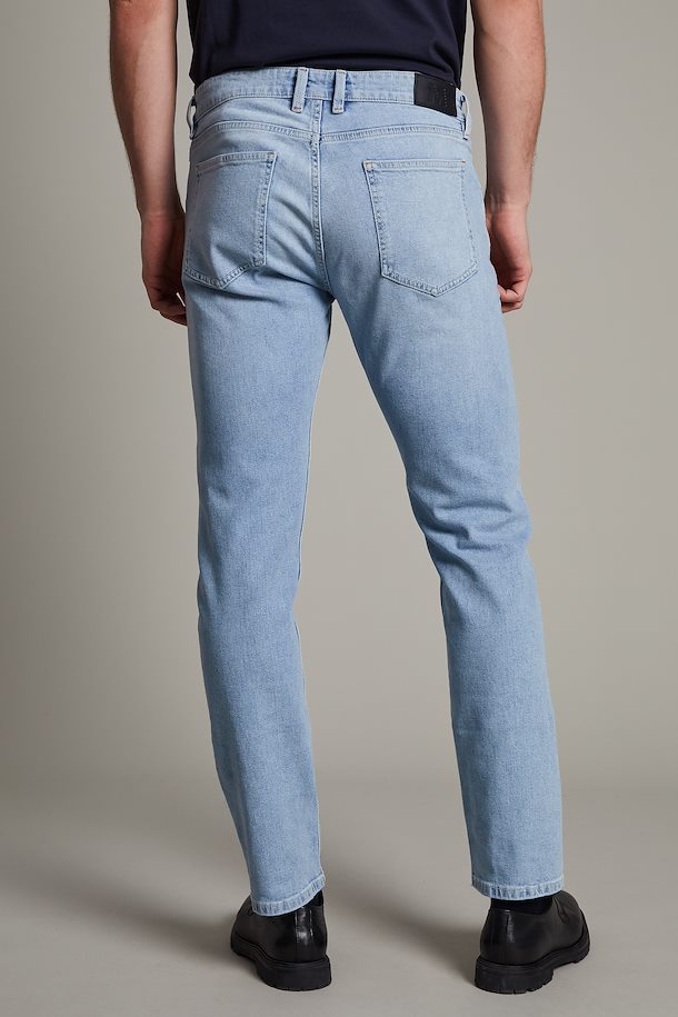 
                  
                    Denim Matinique De Couleur Pale Homme
                  
                