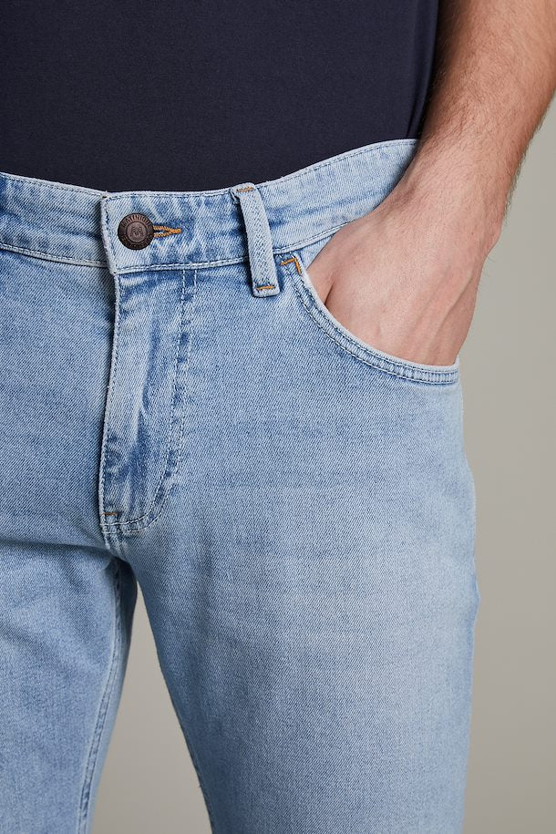 
                  
                    Denim Matinique De Couleur Pale Homme
                  
                