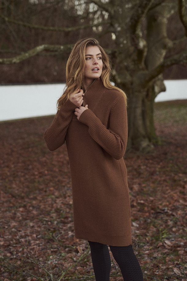 Robe Lioa Kaffe de couleur Caramel